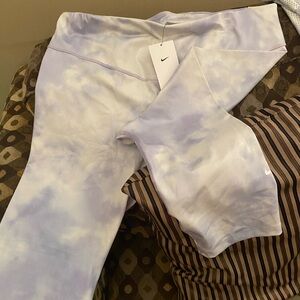 SOLD !!! Nike 1x capris NWTS